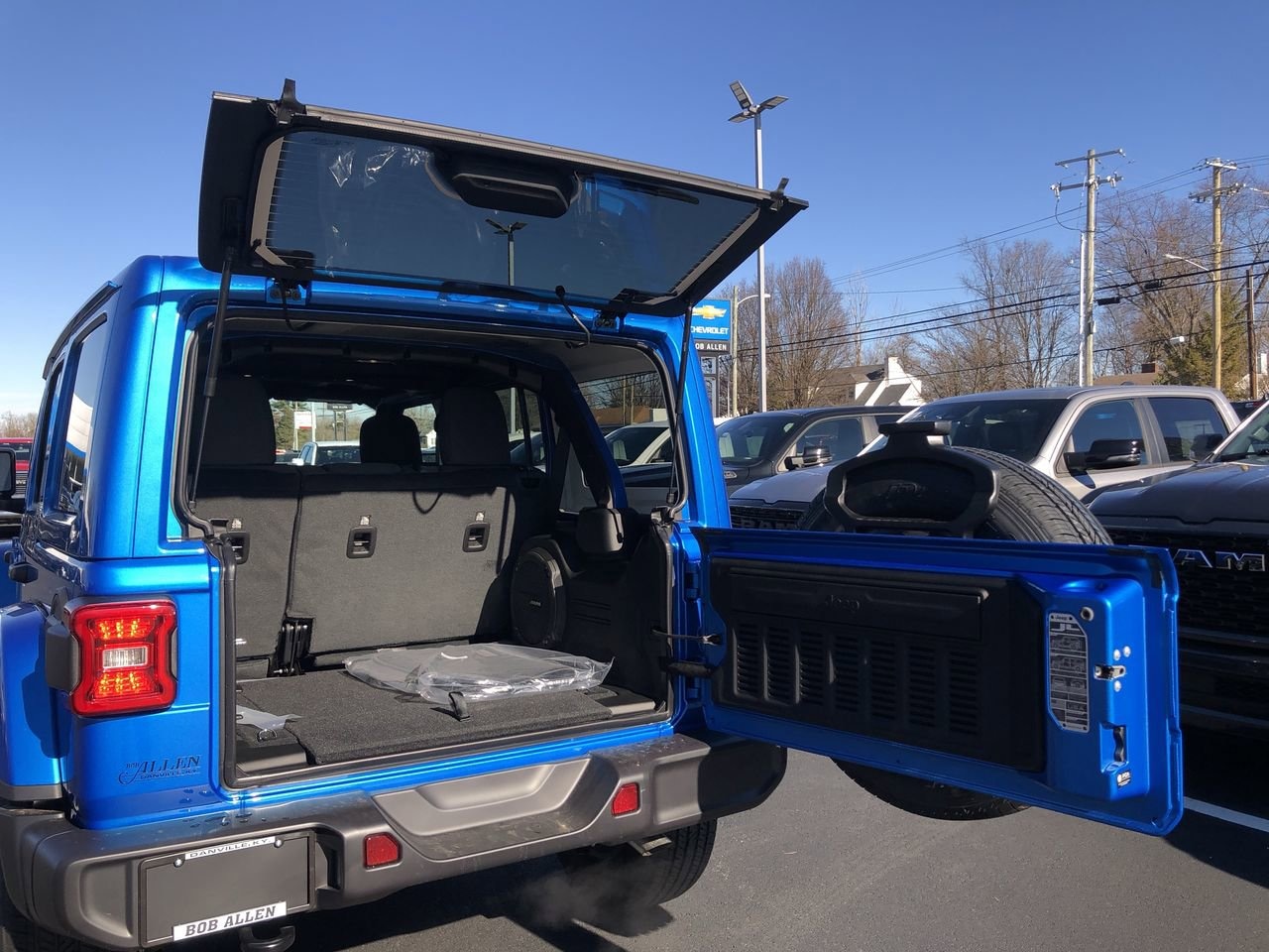 New 2026 Jeep Wrangler Sahara - photo - 16