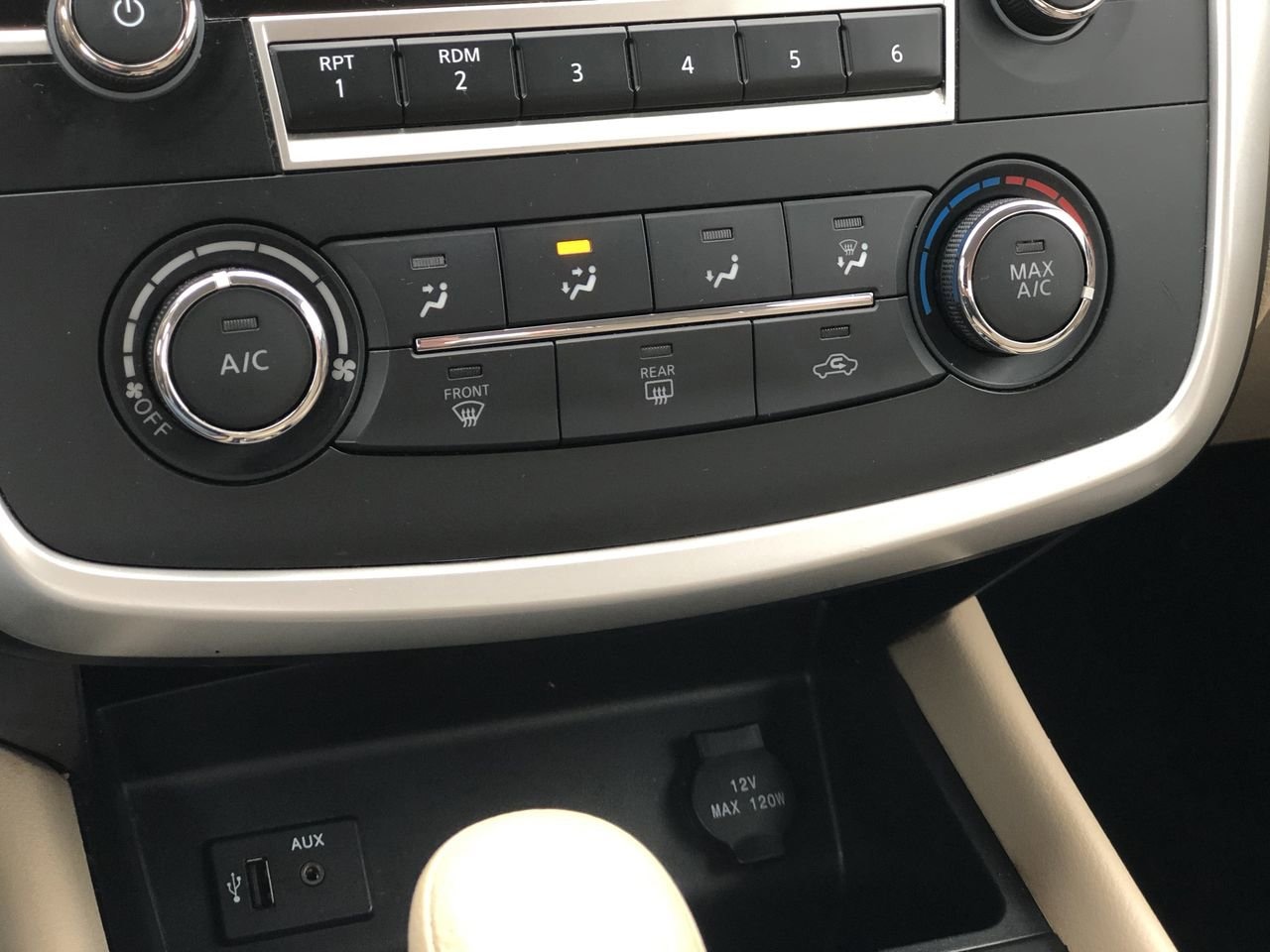 Pre-Owned 2016 Nissan Altima  - photo - 19