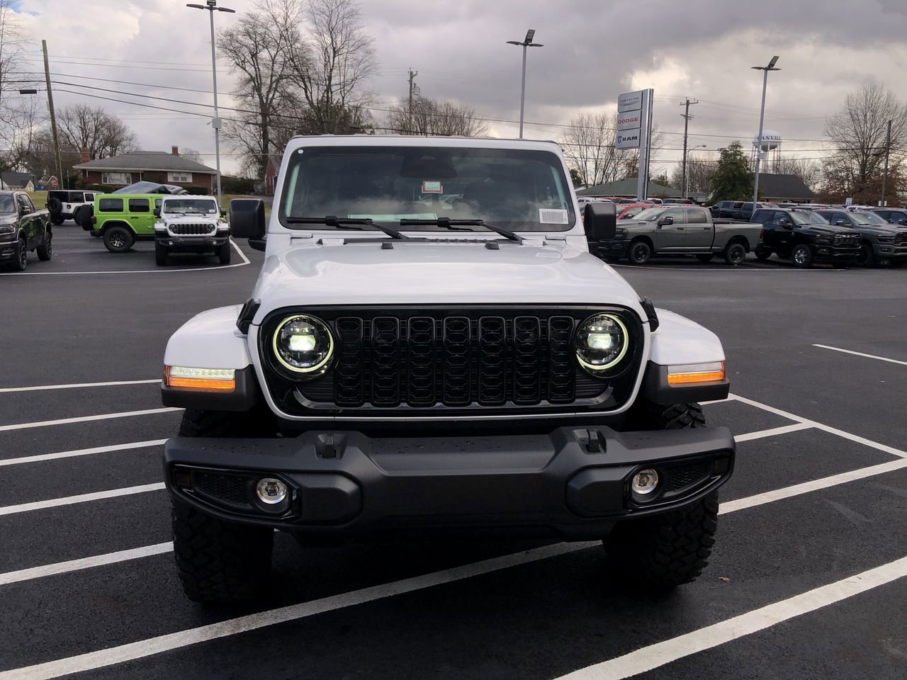 New 2026 Jeep Gladiator Willys - photo - 15