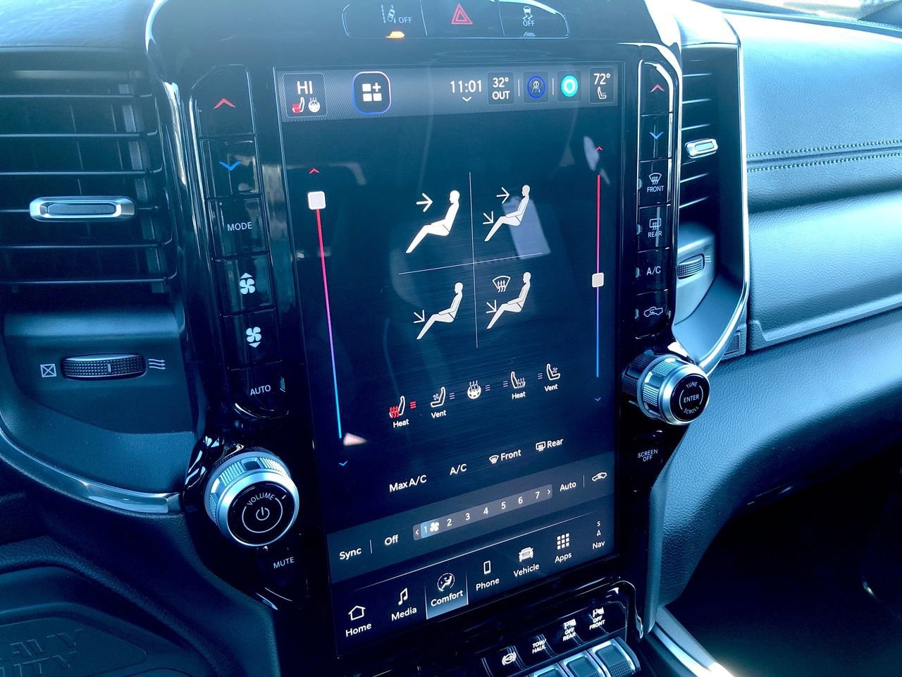 New 2026 Ram 2500 Laramie - photo - 29