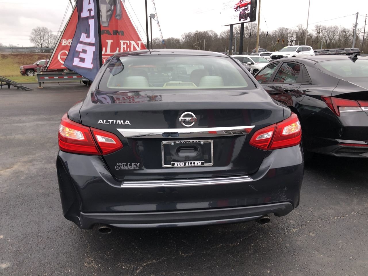 Pre-Owned 2016 Nissan Altima  - photo - 8