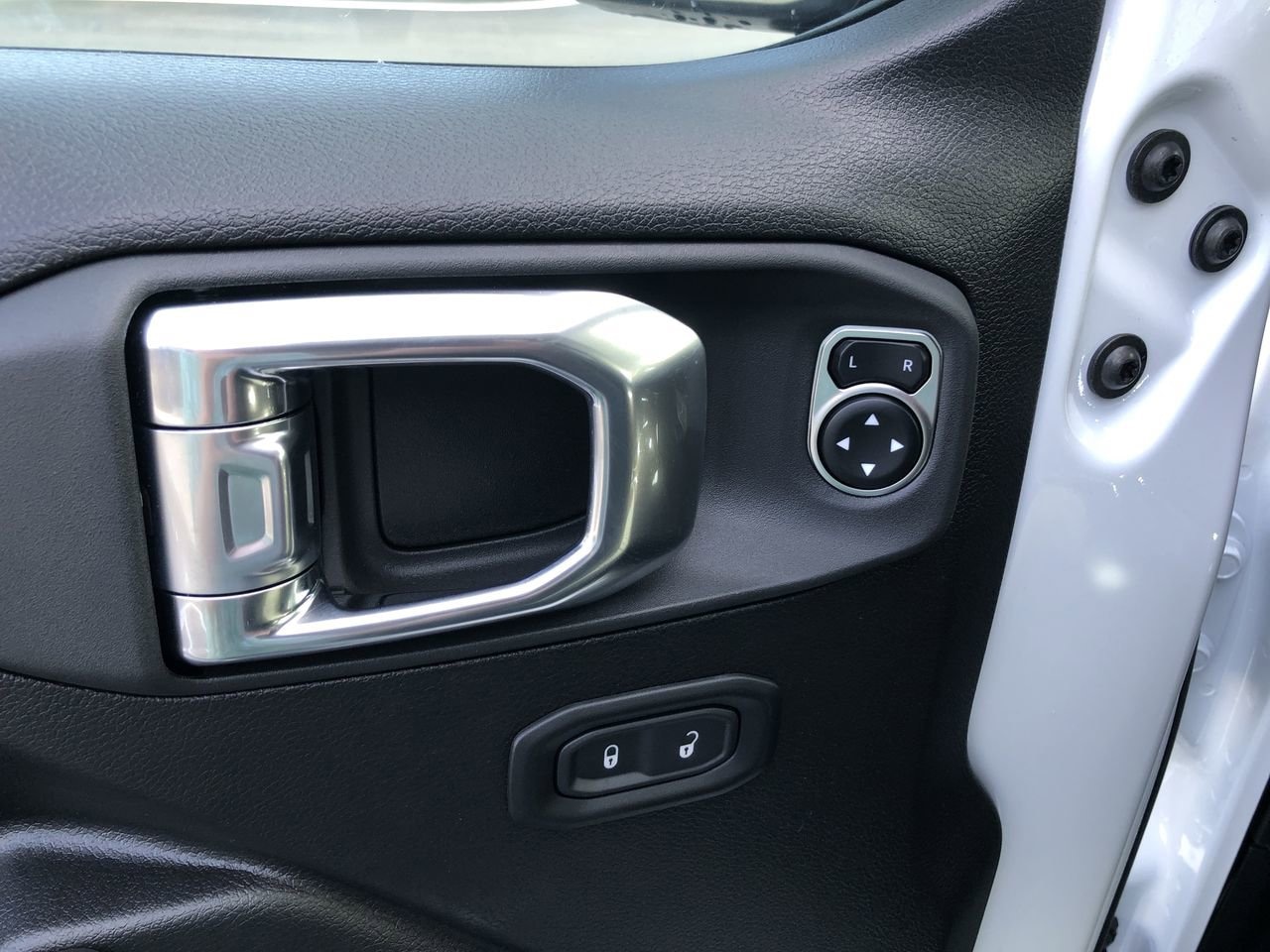 New 2026 Jeep Wrangler Sport S - photo - 19