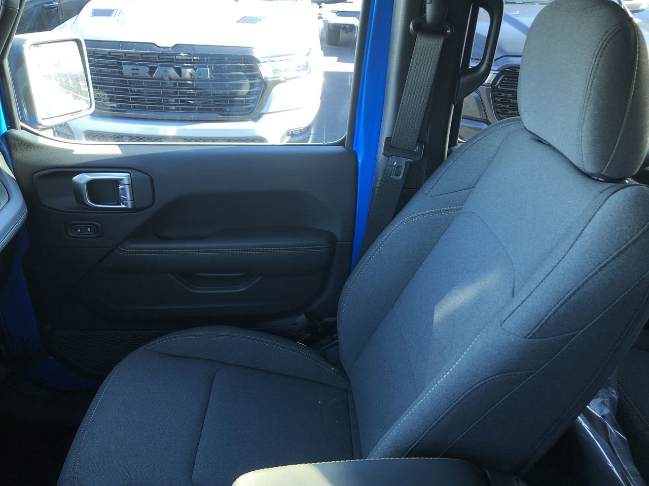 New 2026 Jeep Wrangler Sahara - photo - 30