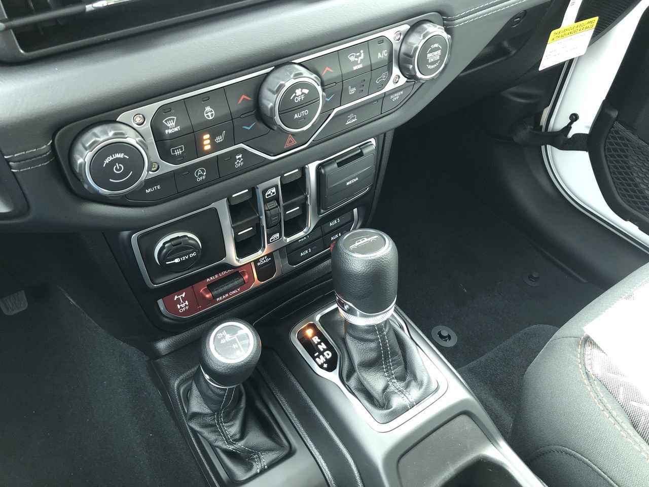 New 2026 Jeep Gladiator Mojave - photo - 17