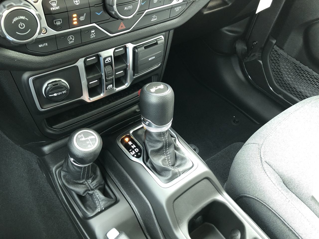 New 2026 Jeep Wrangler Sport S - photo - 17