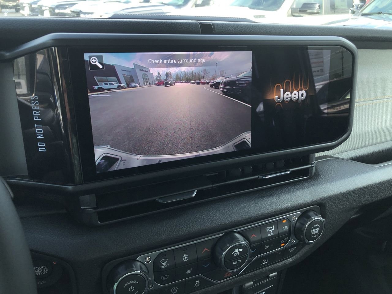 New 2026 Jeep Gladiator Willys - photo - 27