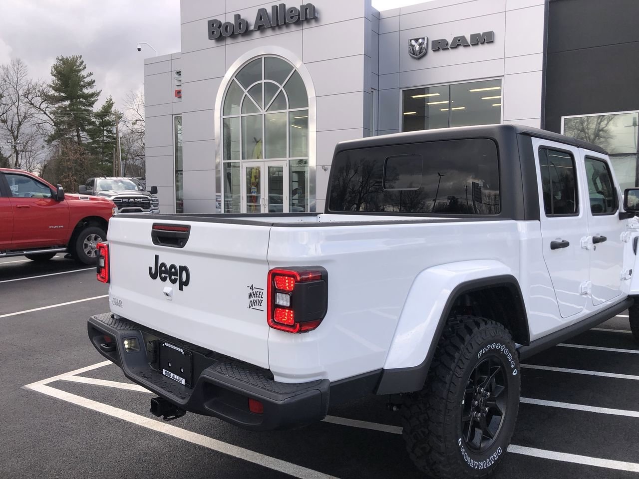 New 2026 Jeep Gladiator Willys - photo - 12