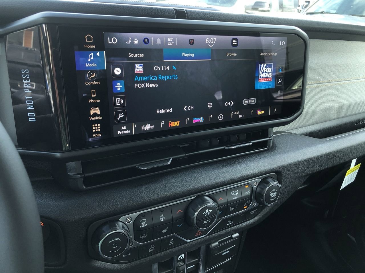 New 2026 Jeep Gladiator Willys - photo - 26