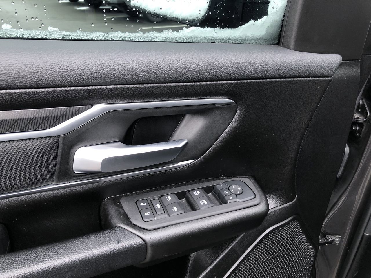 Pre-Owned 2025 Ram 1500  - photo - 19