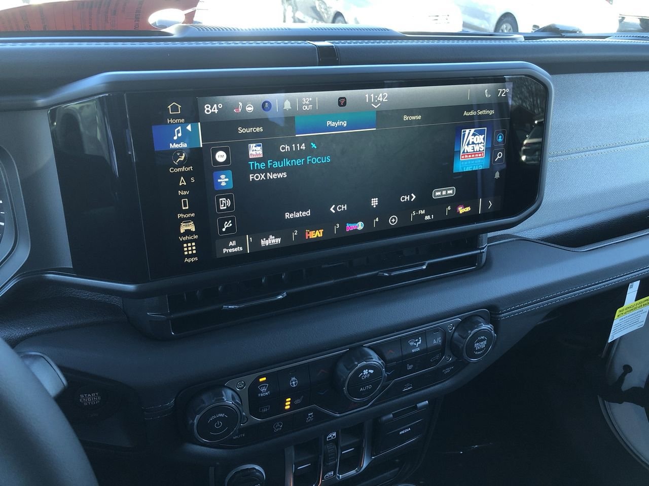 New 2026 Jeep Wrangler Sahara - photo - 26