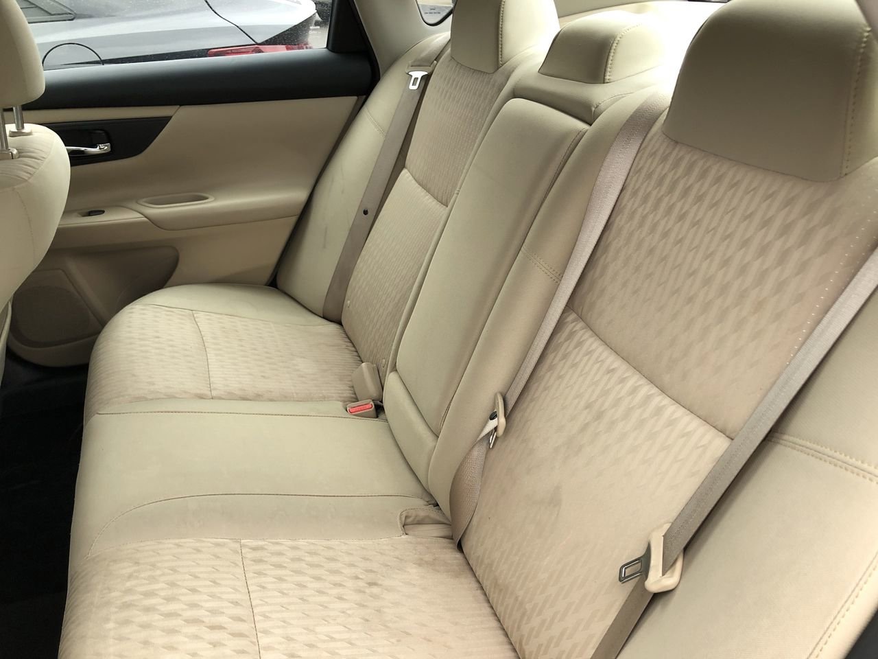 Pre-Owned 2016 Nissan Altima  - photo - 9