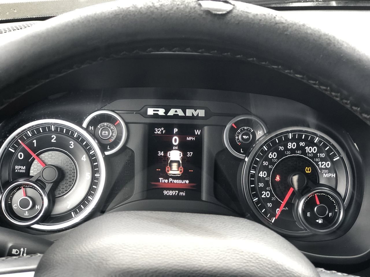 Pre-Owned 2019 Ram 1500  - photo - 15