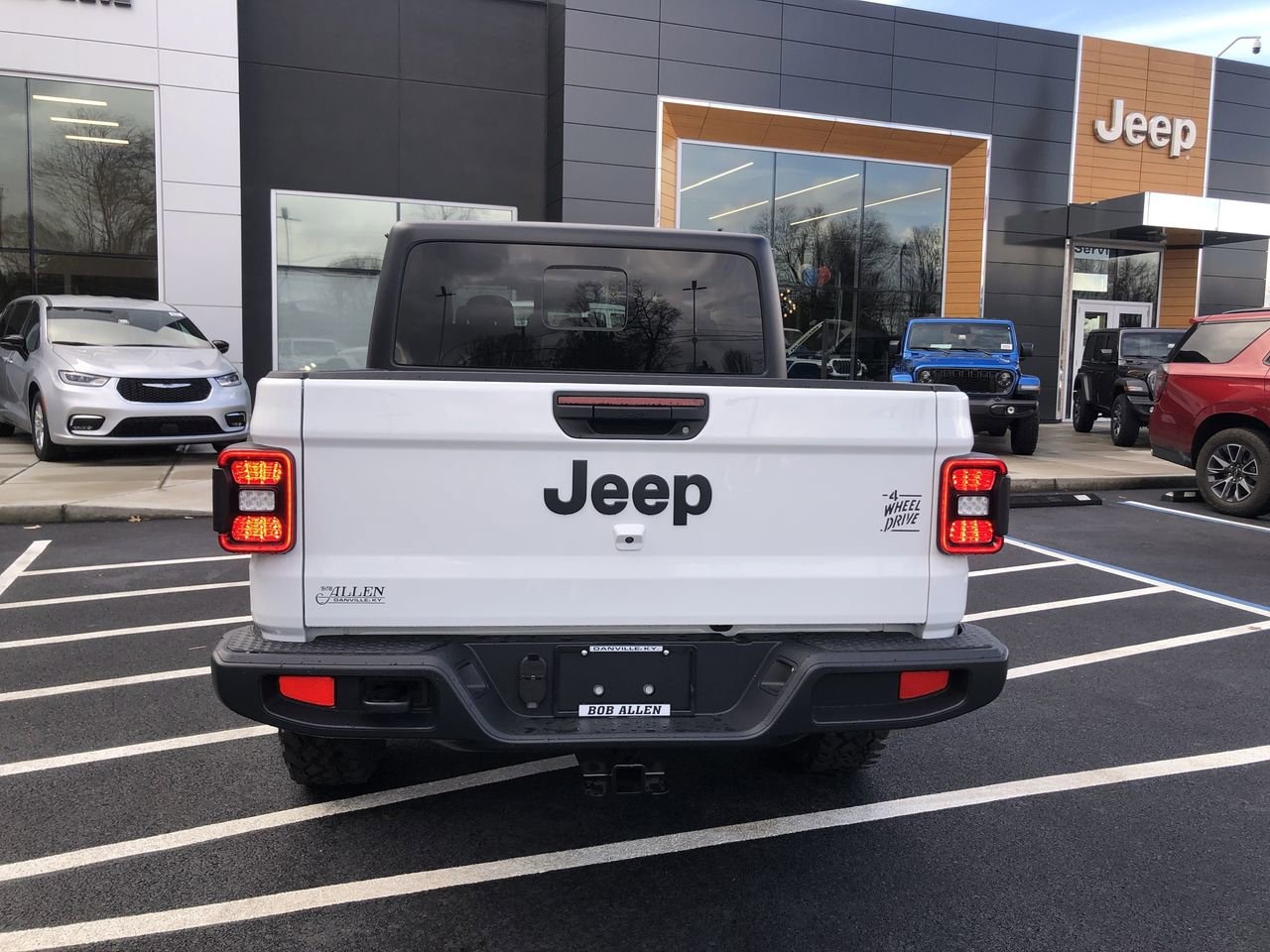 New 2026 Jeep Gladiator Willys - photo - 17