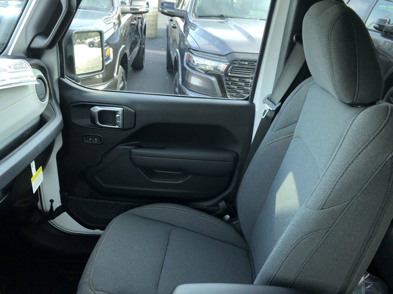 New 2026 Jeep Wrangler Sport S - photo - 29