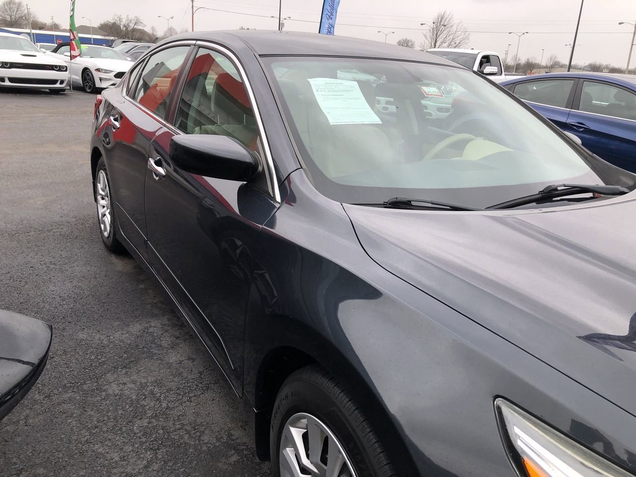 Pre-Owned 2016 Nissan Altima  - photo - 5