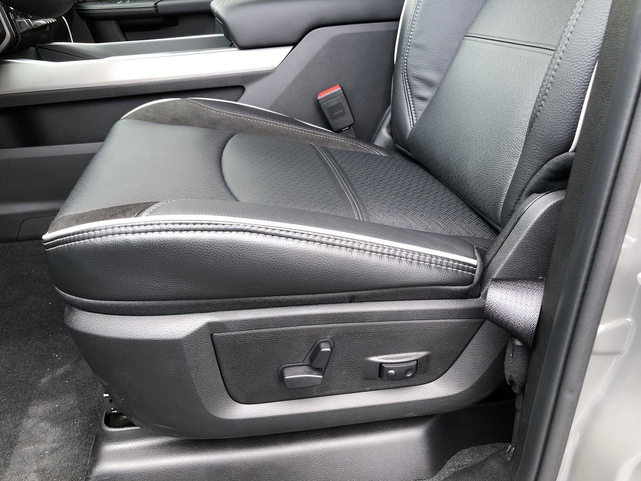 New 2026 Ram 2500 Laramie - photo - 21