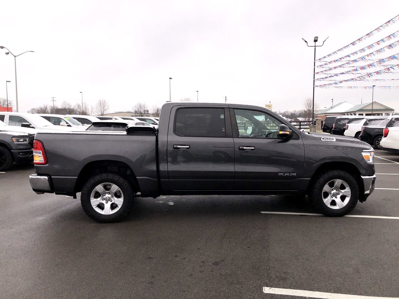 Pre-Owned 2019 Ram 1500  - photo - 5