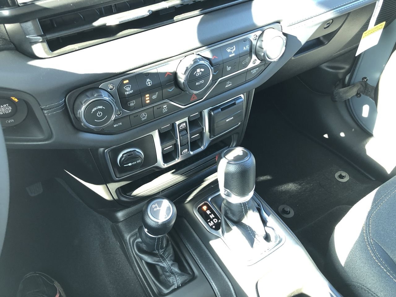 New 2026 Jeep Wrangler Sahara - photo - 17