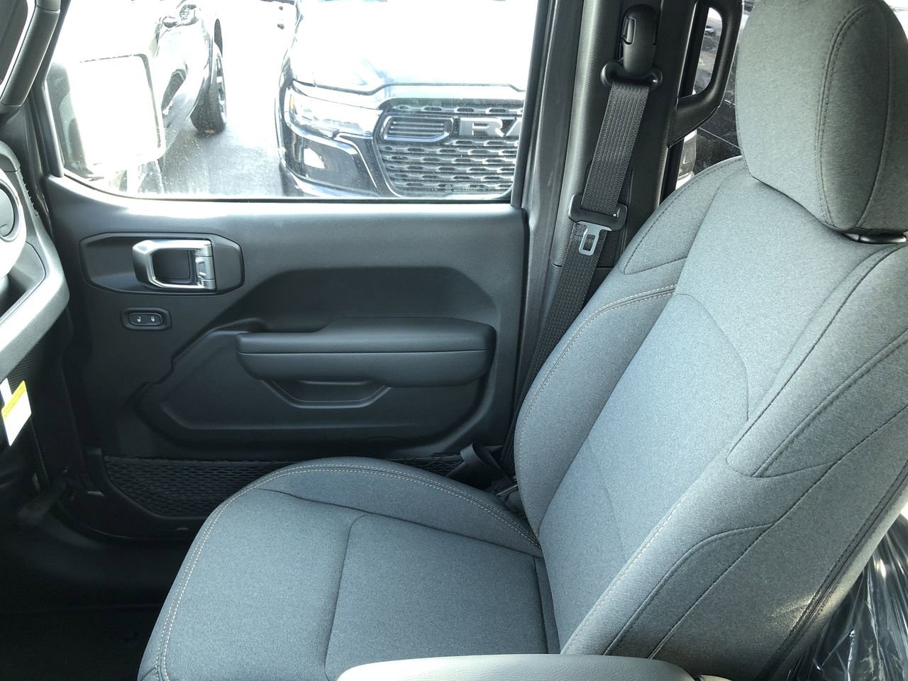 New 2026 Jeep Gladiator Willys - photo - 29