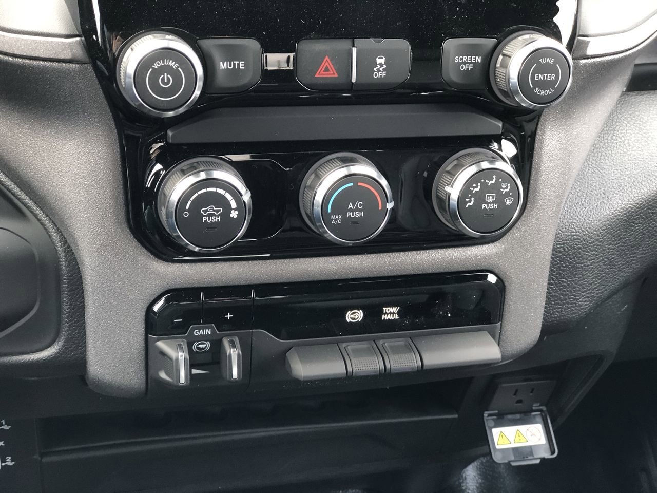 New 2026 Ram 2500 Tradesman - photo - 28