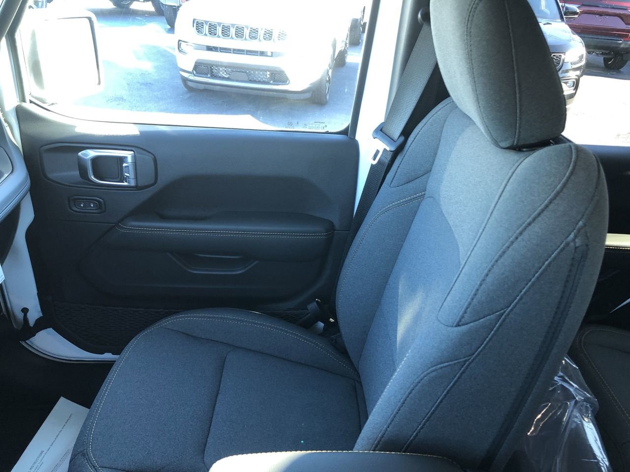 New 2026 Jeep Wrangler Sahara - photo - 30