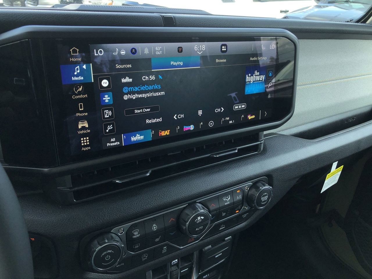 New 2026 Jeep Gladiator Willys - photo - 26