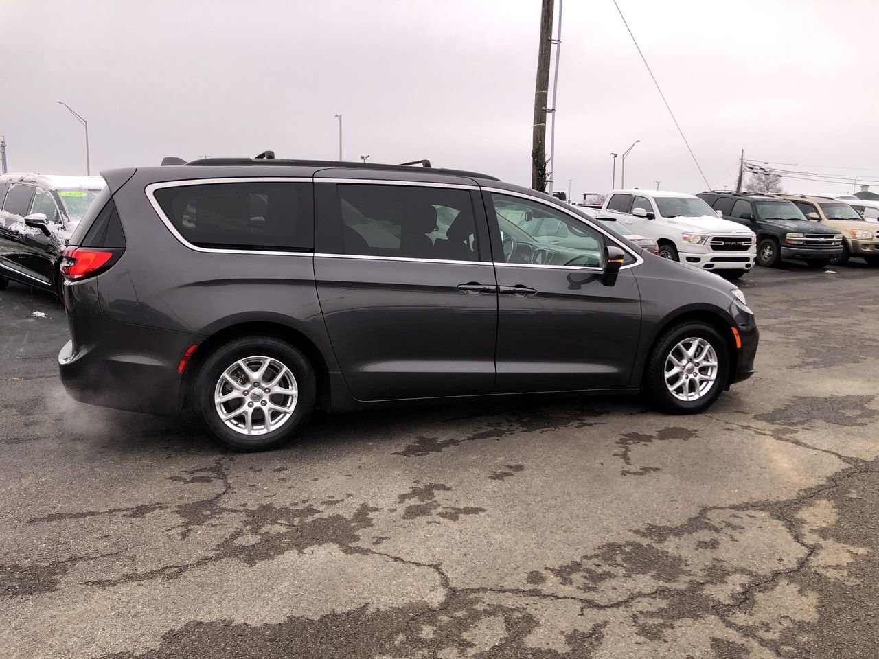 Pre-Owned 2022 Chrysler Pacifica TOURL - photo - 5