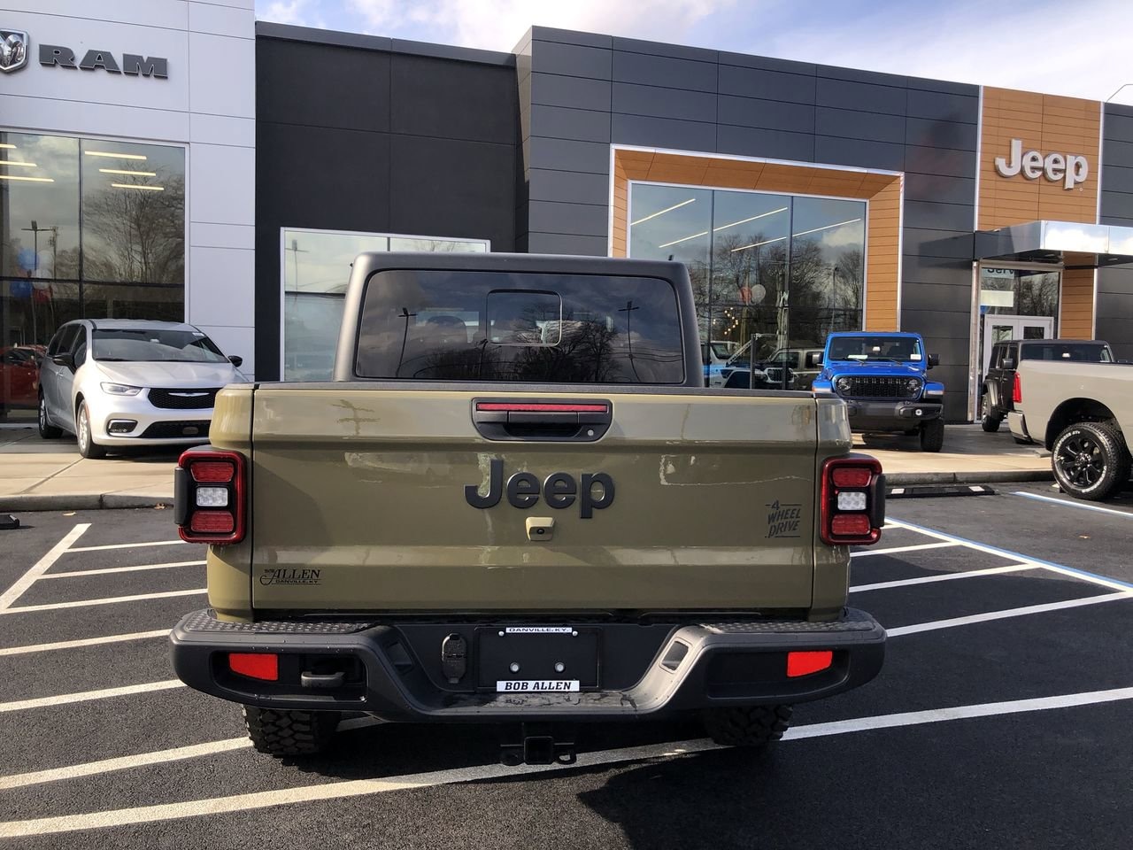 New 2026 Jeep Gladiator Willys - photo - 17