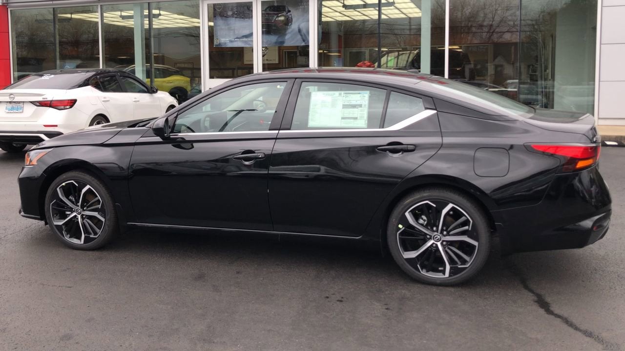 2025 Nissan Altima SR Photo in Danville, KY 40422