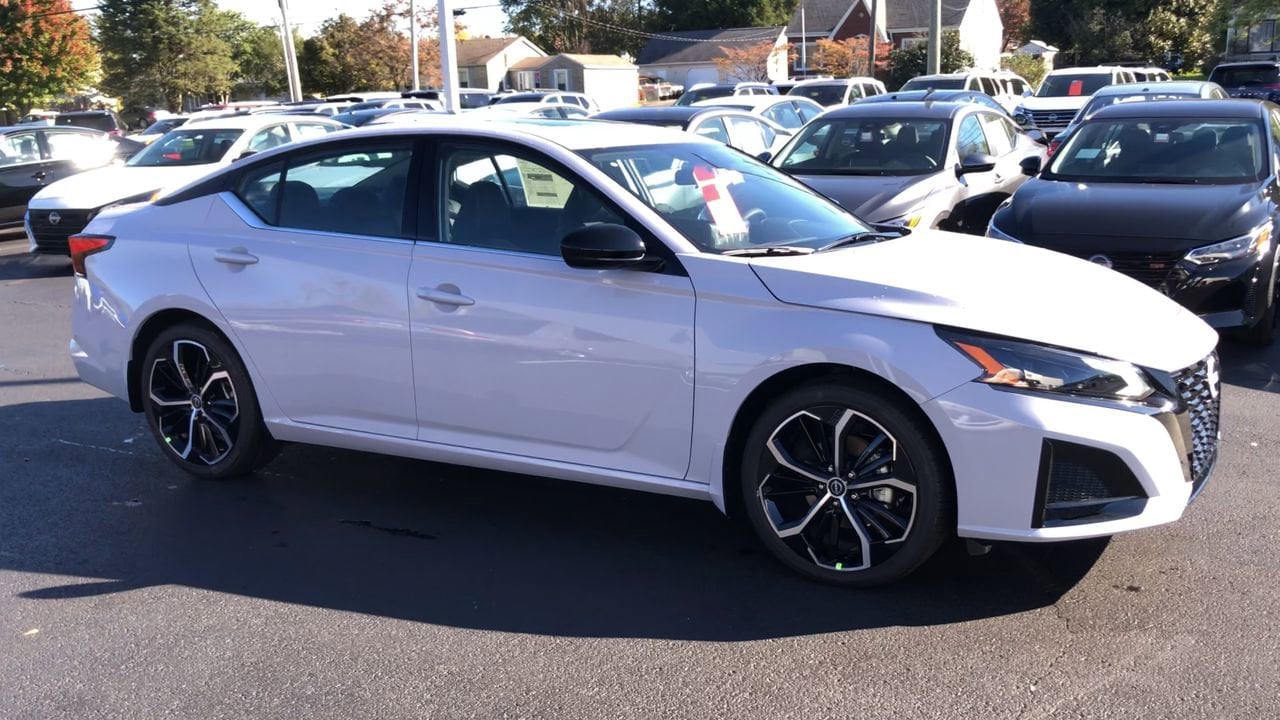 2025 Nissan Altima SR Photo in Danville, KY 40422