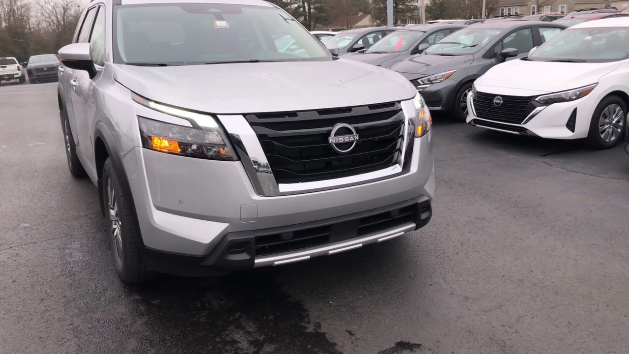 2025 Nissan Pathfinder SL Photo in Danville, KY 40422