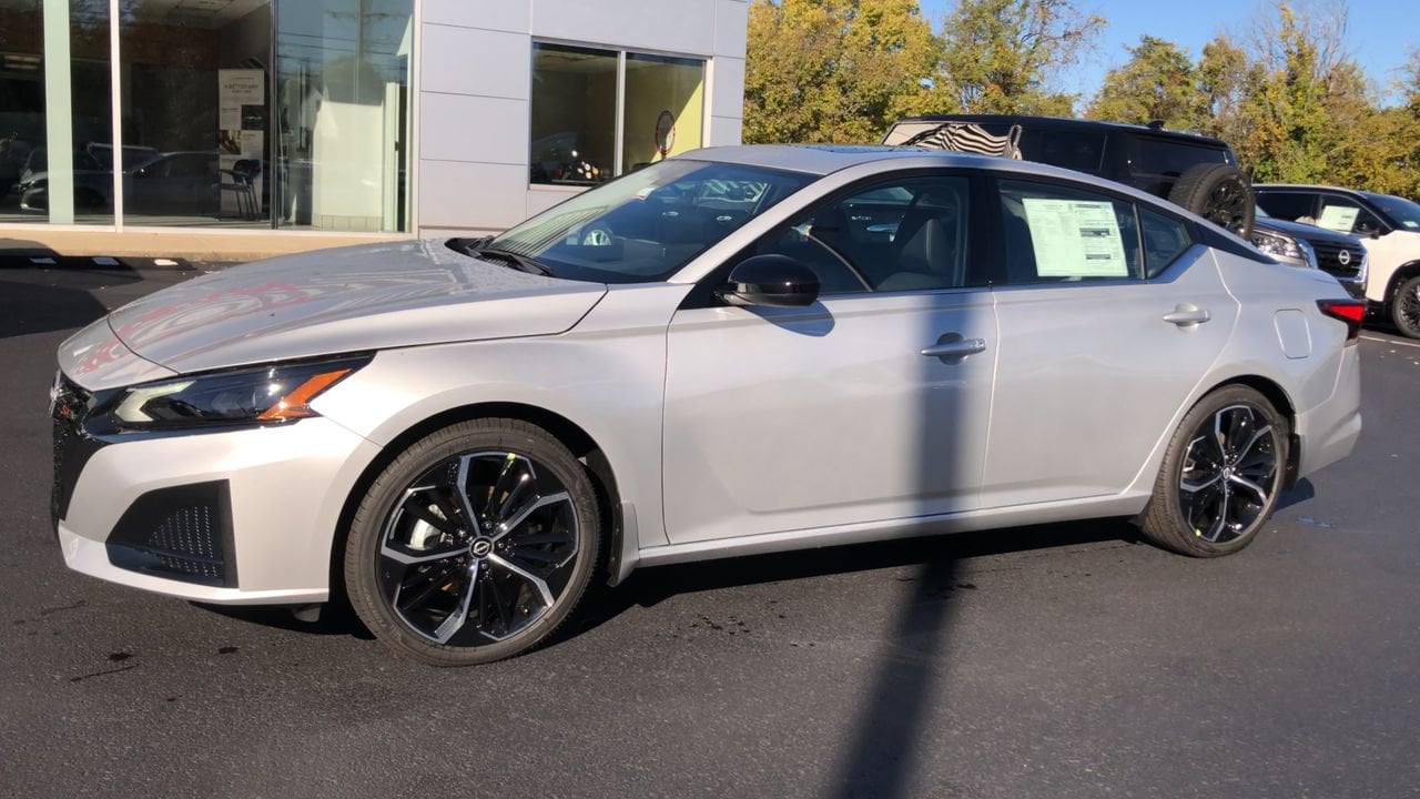 2025 Nissan Altima SR Photo in Danville, KY 40422