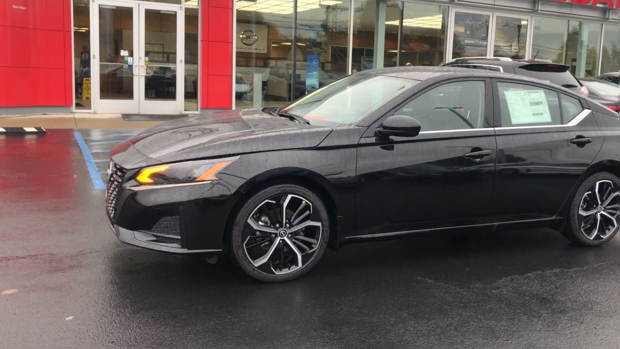 2025 Nissan Altima SR Photo in Danville, KY 40422