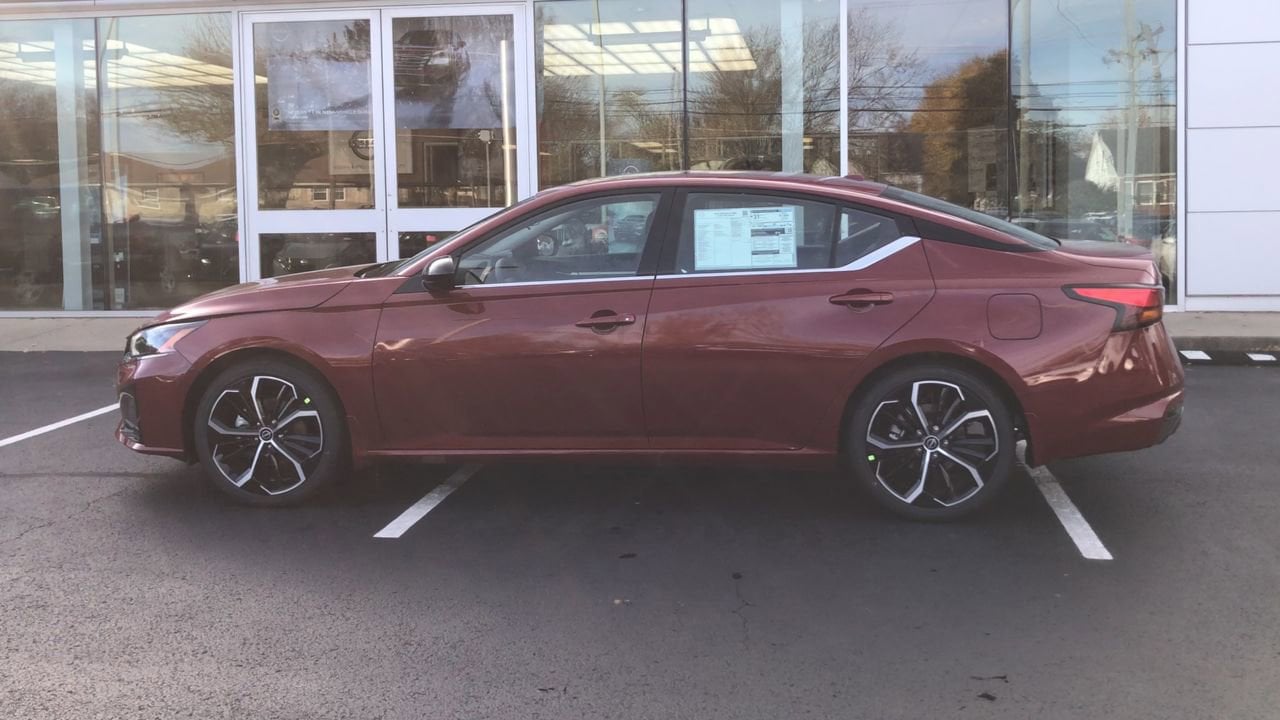 2025 Nissan Altima SR Photo in Danville, KY 40422