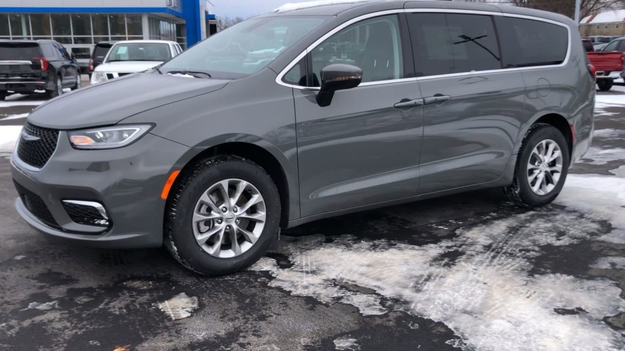 2023 Chrysler Pacifica Photo in Danville, KY 40422