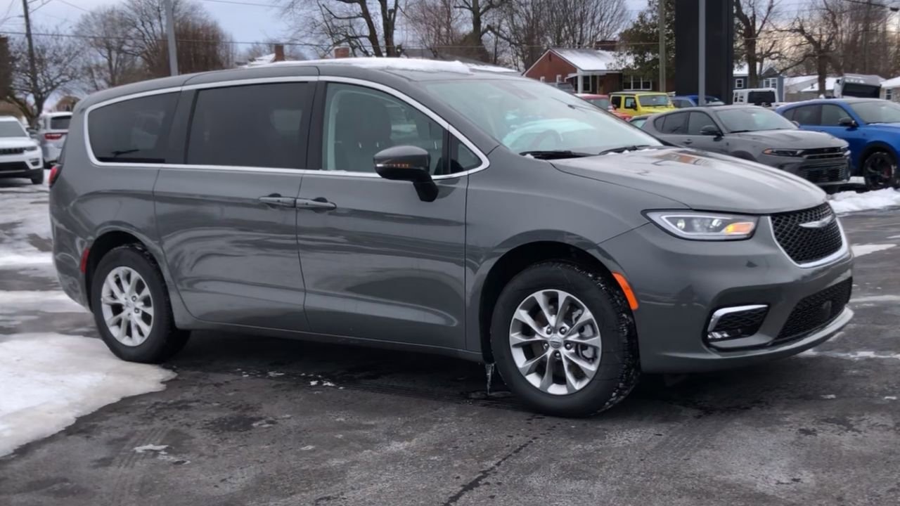 2023 Chrysler Pacifica Photo in Danville, KY 40422