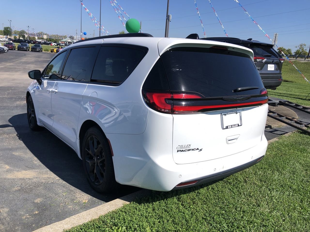 2024 Chrysler Pacifica Photo in Danville, KY 40422