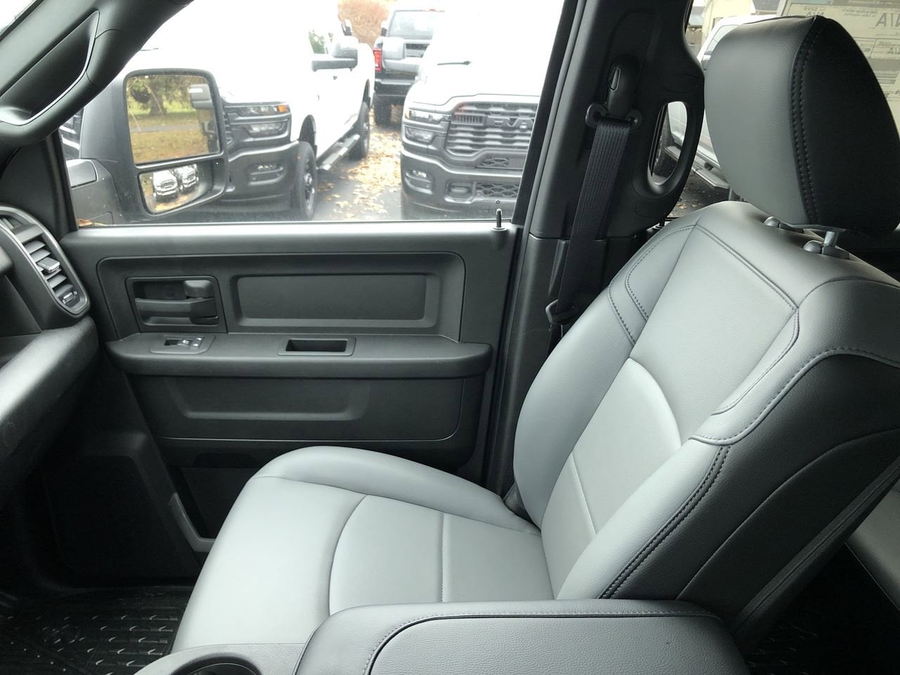 New 2026 Ram 3500 Chassis Cab Tradesman - photo - 28
